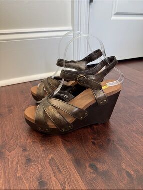 Volatile Women’s Leather Bronze Metallic Wedges Summer Heels Shoes Sandals, sz 7